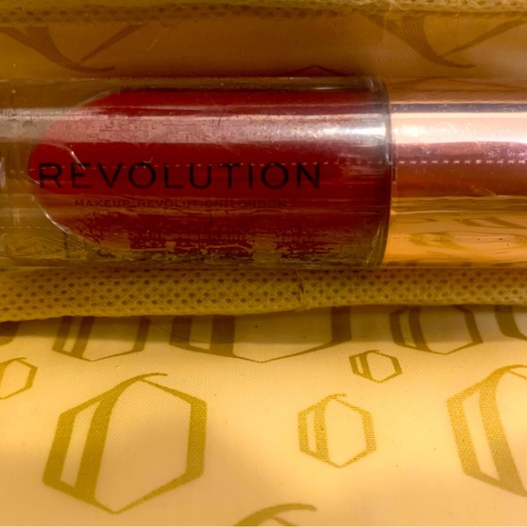 Pout Bomb Plumping Gloss - Picture 8 of 9